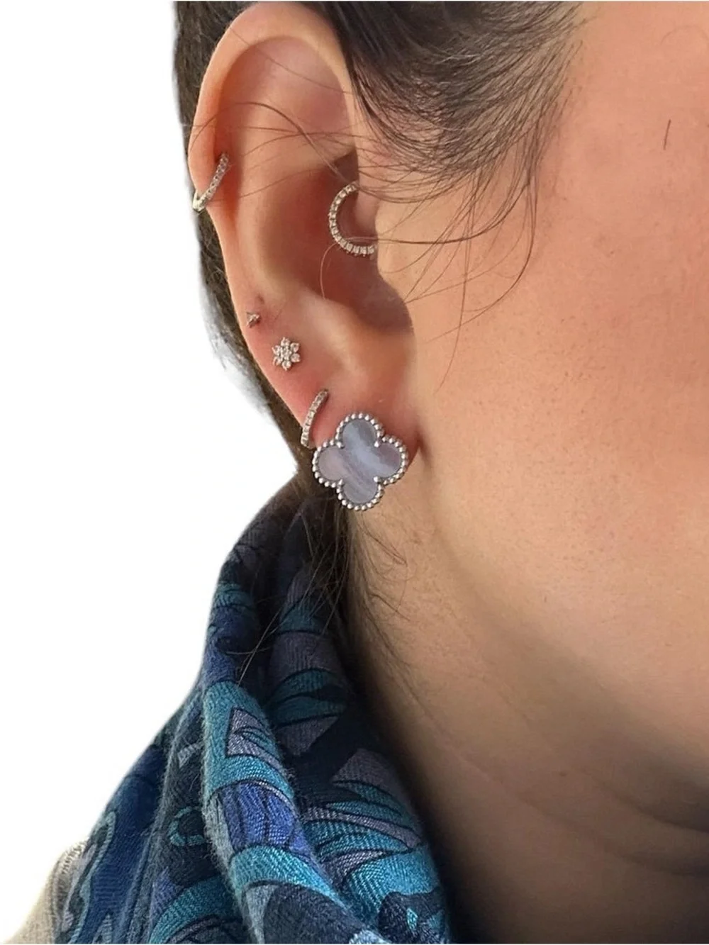 Van Cleef & Arpels chalcedony Clover Stud Earrings - Picture 6 of 15